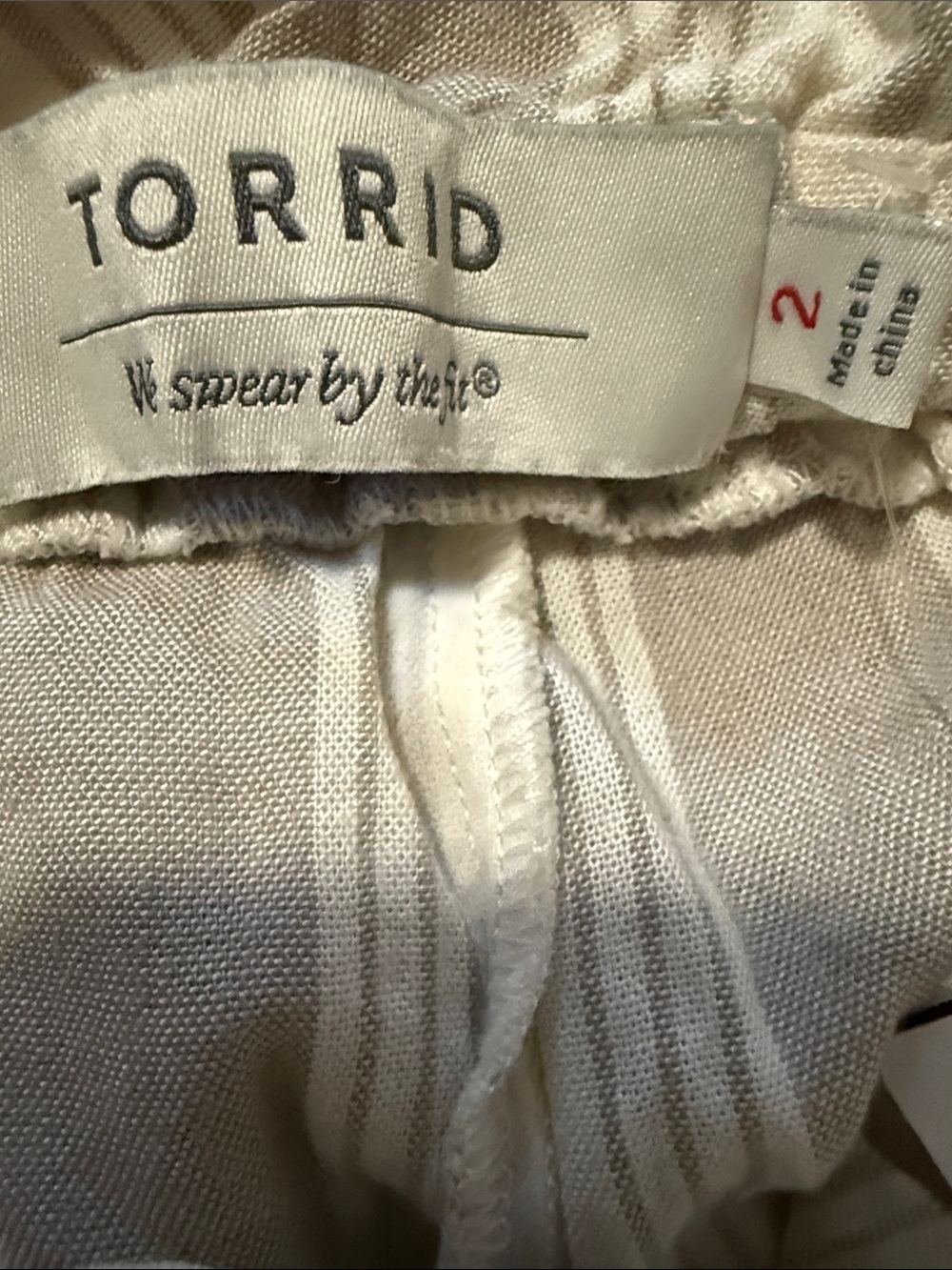 Torrid 2x 18/20 Striped Linen-Blend Paperbag Women’s Shorts - Cream & Taupe NWT - Picture 8 of 10